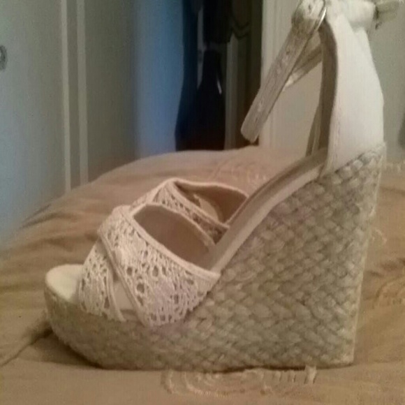 Sandals - Picture 3 of 4
