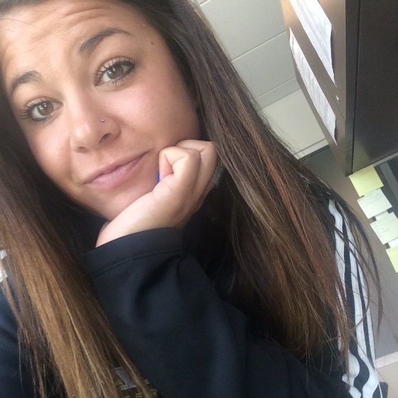 Meet your Posher, Carolyn - Picture 1 of 1