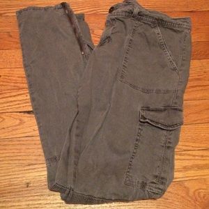 Grey distressed cargo skinny pant size 12
