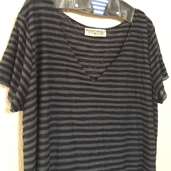 Rough Hem Striped V neck T Shirt - Picture 2 of 4