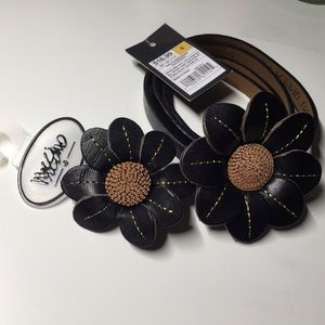 Mossimo Flower Belt size small