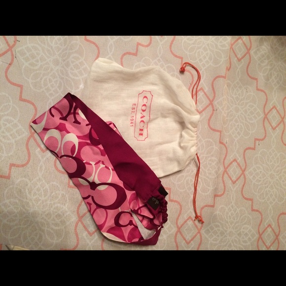 C logo coach headband