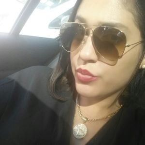 Meet your Posher, Chari