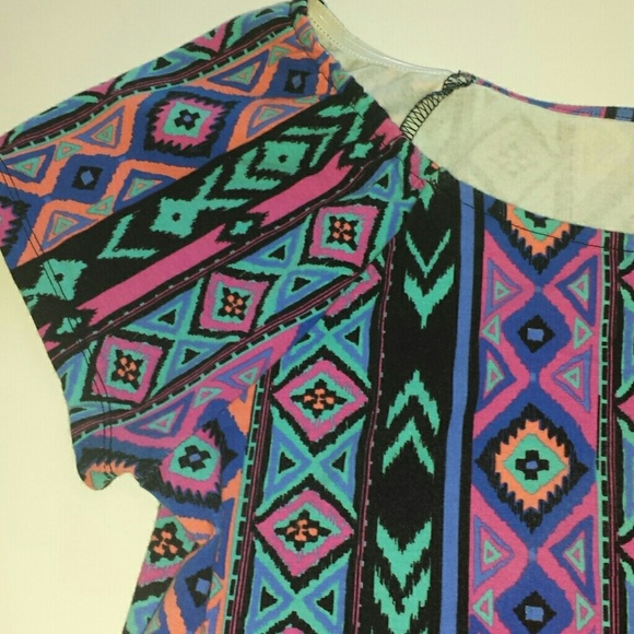 CROP TOP(SOLD) - Picture 2 of 2