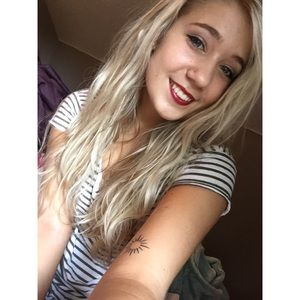 Meet your Posher, Alexis