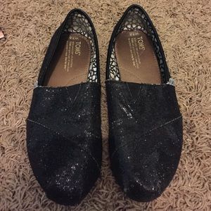 ✨BLACK SPARKLY TOMS✨