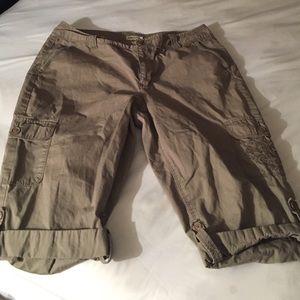 olive carpi pant