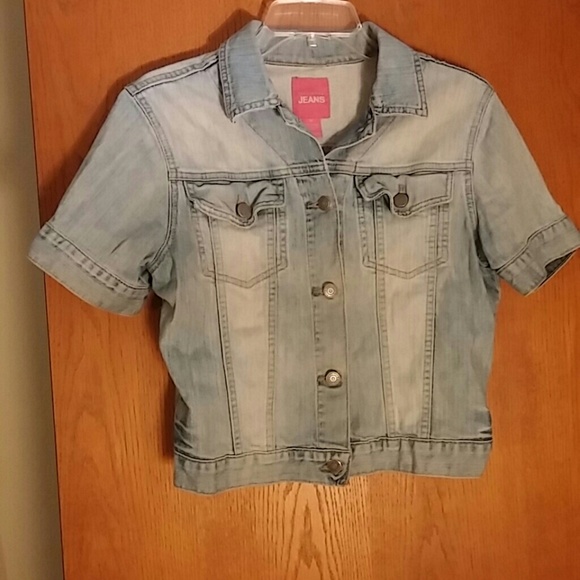Short sleeved Jean jacket