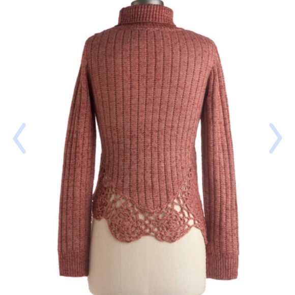 CLOSING TODAY !! Pink asymmetric sweater - Picture 2 of 2