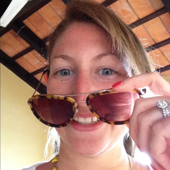 Meet your Posher, Sarah - Picture 2 of 2