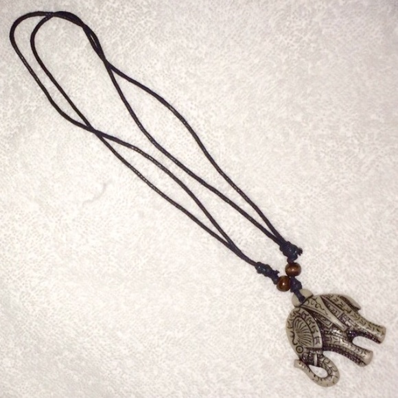 πNEW Tribal Faux Bone Carved Elephant Necklace - Picture 3 of 4