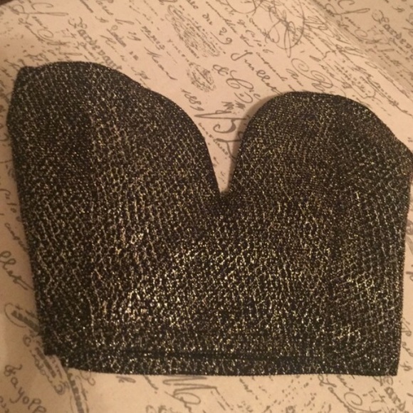 🎉HP 9/19🎉 Black and gold bandeau/crop top