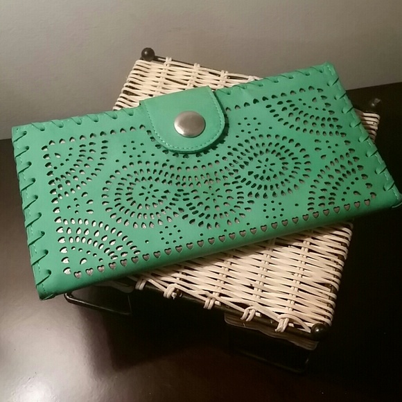 *HOST PICK 9/19/15* Kelly Green Clutch Wallet