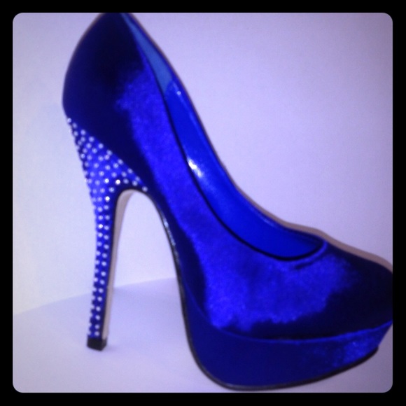Heels sizes available- 5-5.5-7-8.5-9-10