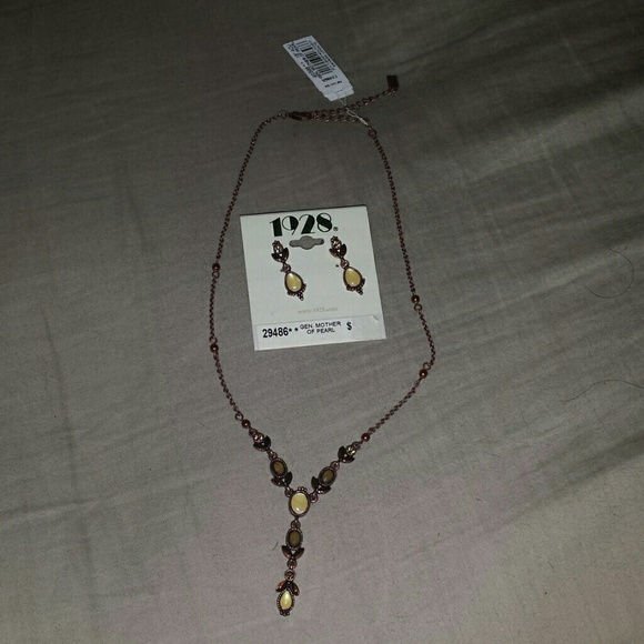 Mother of Pearl Necklace and Earring Set