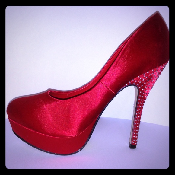 Heels sizes available- 5-5.5-6.5-7-8-8.5-9