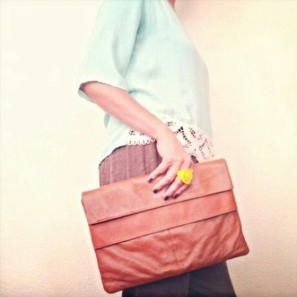 ☆GIFTED W/PURCHASE☆ITALIAN LEATHER CLUTCH