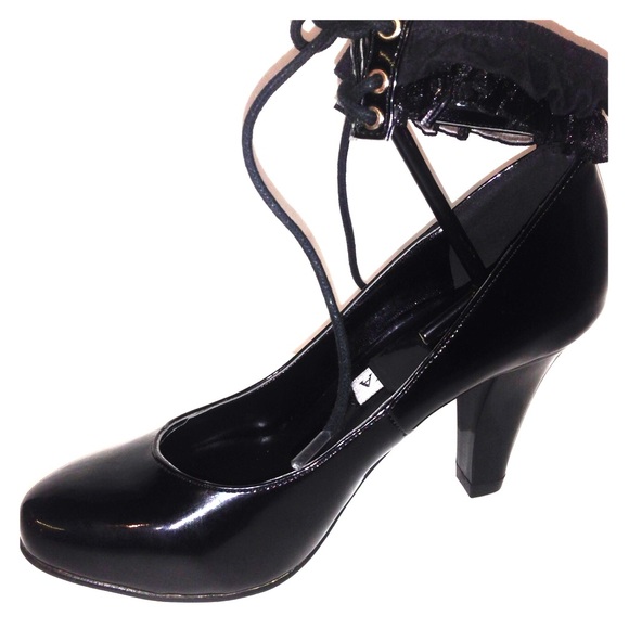 Heels sizes available- 5-6-7-9