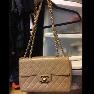 Vintage Chanel jumbo flap with ghw