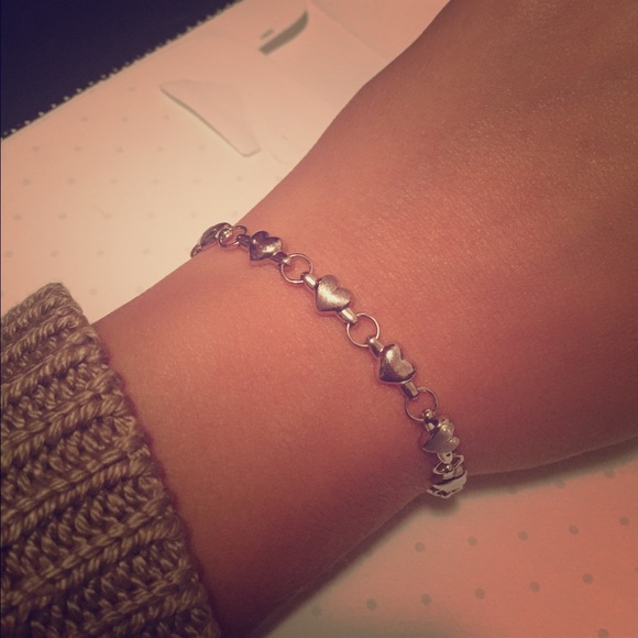 Jewelry - 14k White Gold Hearts Bracelet