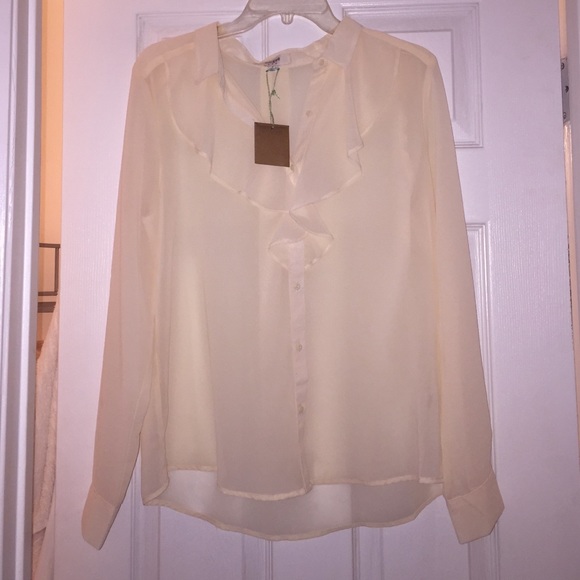 🌟NWT🌟 Redefined Ruffle Top - Picture 2 of 4