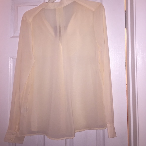 🌟NWT🌟 Redefined Ruffle Top - Picture 3 of 4