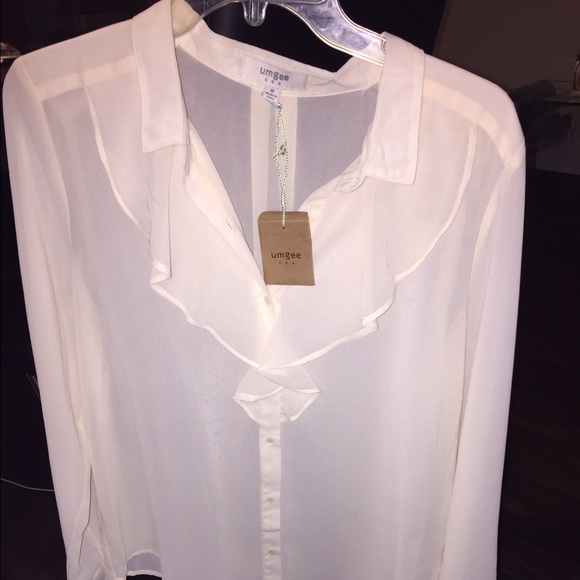 🌟NWT🌟 Redefined Ruffle Top - Picture 4 of 4