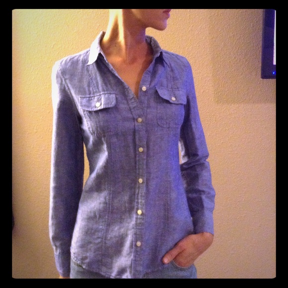 💙Blue Button Down Beauty💙