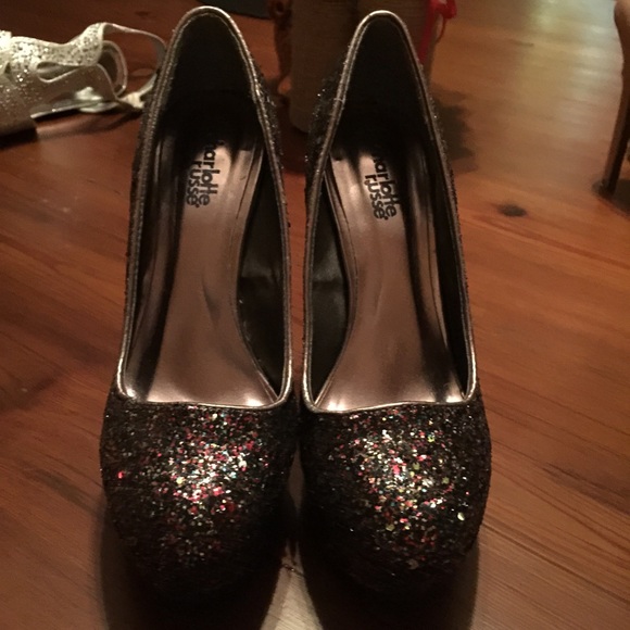 Heels - Picture 2 of 3