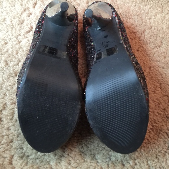Heels - Picture 3 of 3