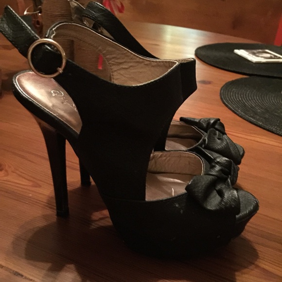 Heels - Picture 2 of 2
