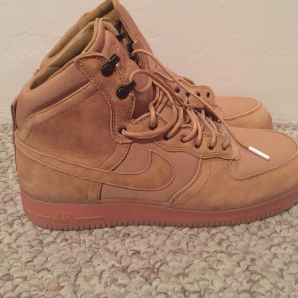 NIKE AIR FORCE 1