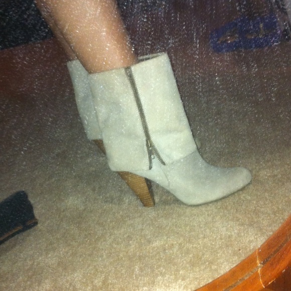 Boots - Picture 3 of 3