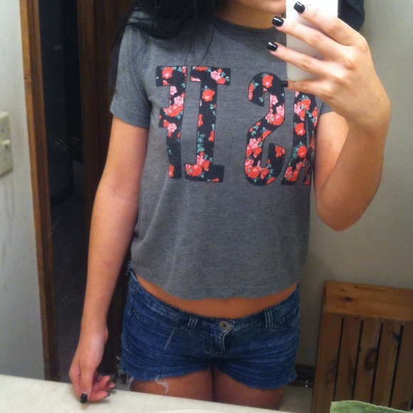 Crop top/ t-shirt - Picture 2 of 3