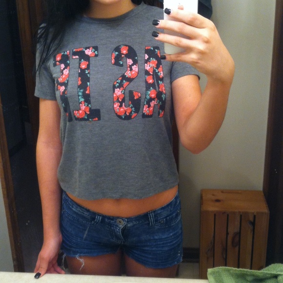 Crop top/ t-shirt - Picture 3 of 3