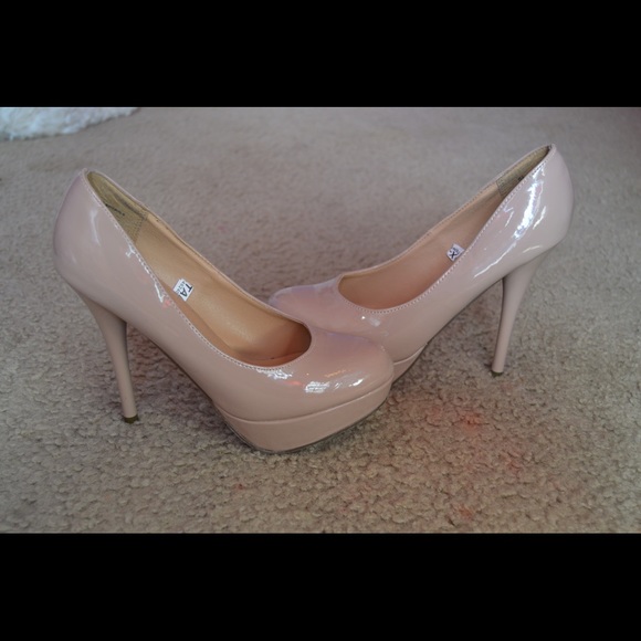 Nude heels never worn!