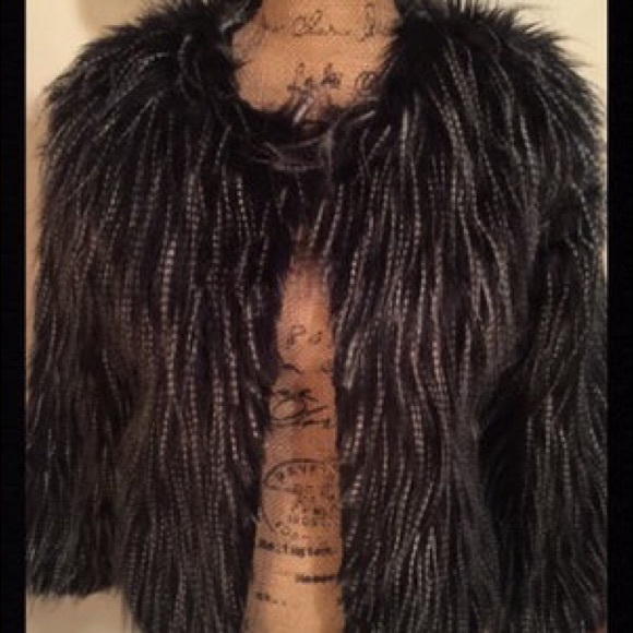 SOLD/NWT/Haoduoyi Cropped/Feather look/Faux Fur - Picture 2 of 4