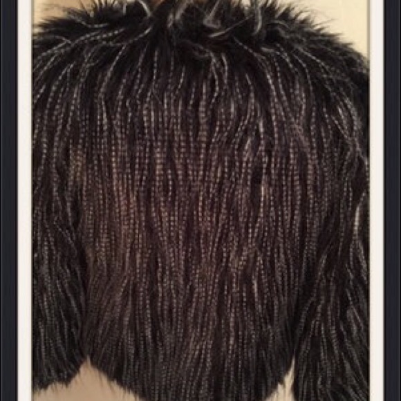 SOLD/NWT/Haoduoyi Cropped/Feather look/Faux Fur - Picture 3 of 4