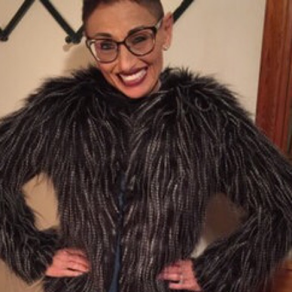 SOLD/NWT/Haoduoyi Cropped/Feather look/Faux Fur - Picture 4 of 4