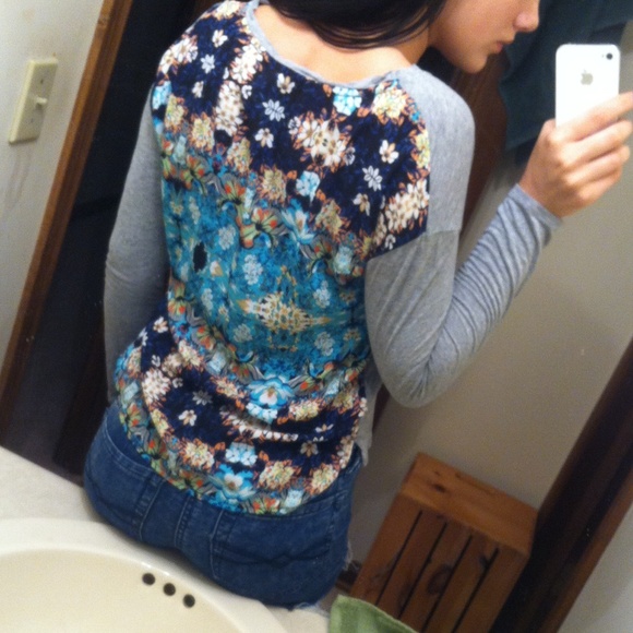 Skull long sleeve fitted top. - Picture 4 of 4