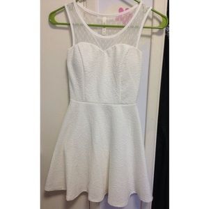Adorable white dress with mesh