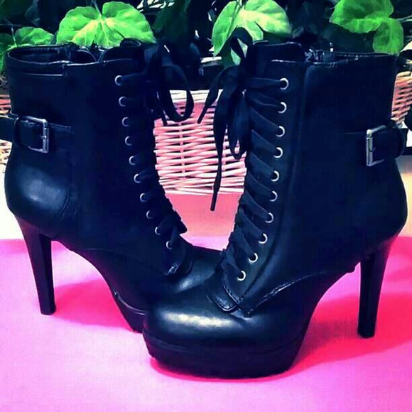 🚫Sold🚫 New Black Lace Up Military Booties/Heels