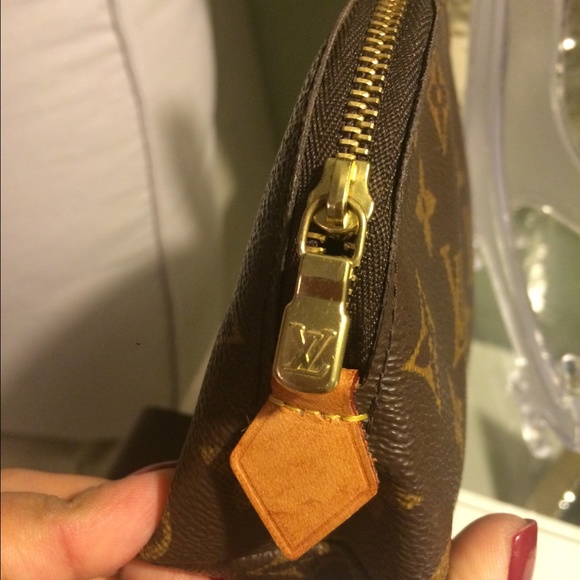 ⛔️SOLD on trdsy⛔️ 💯 Authentic LV Cosmetic Bag - Picture 2 of 4