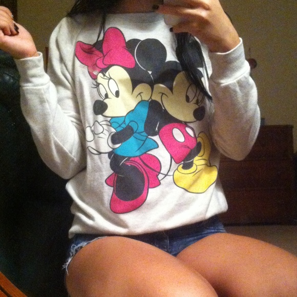 Minnie&Mickey Mouse sweater/crew neck.