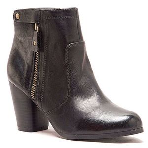 Black Sake Ankle Leather chunky low heel boots