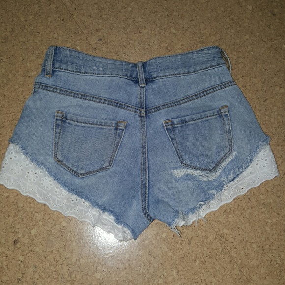 Outfit! High rise shorts/Crop top. - Picture 4 of 4