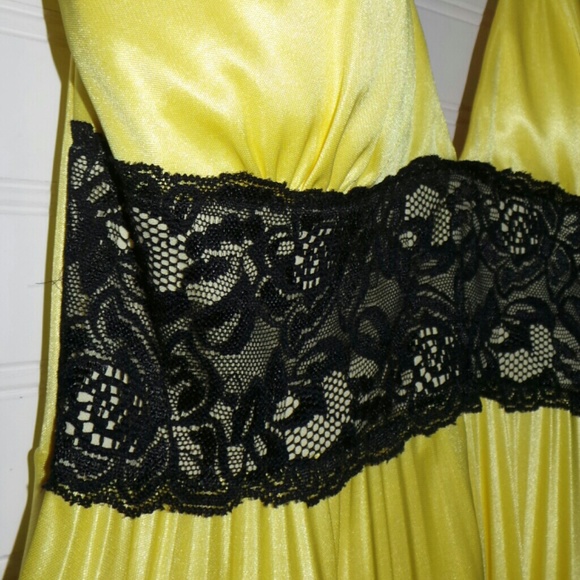 Marilyn Monroe replica dress in yellow. Large. - Picture 3 of 4