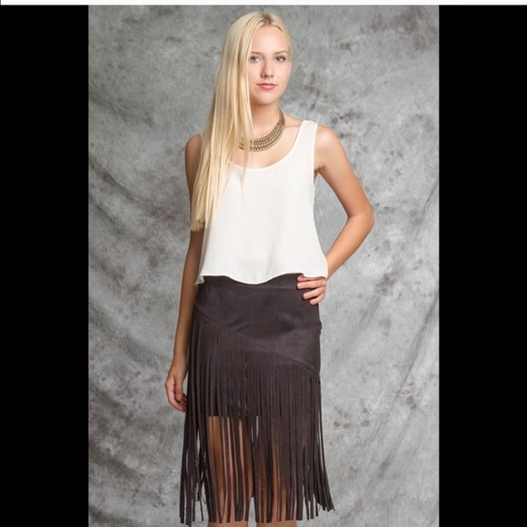 Suede brown skirt with fringes