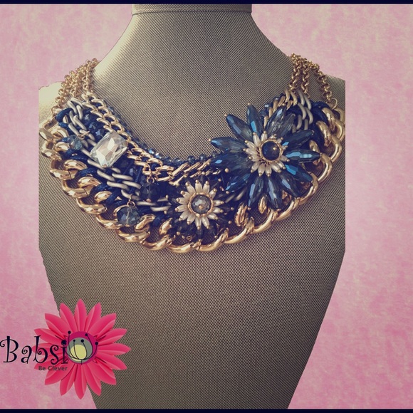 Babsi's Elegant Chunky Floral Necklace