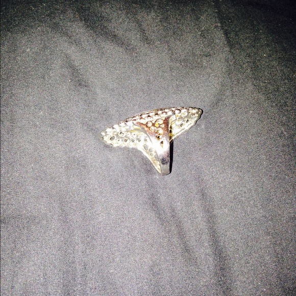 White stone ring - Picture 2 of 2